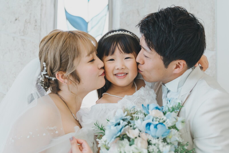 ほっぺにキスの仲良し親子