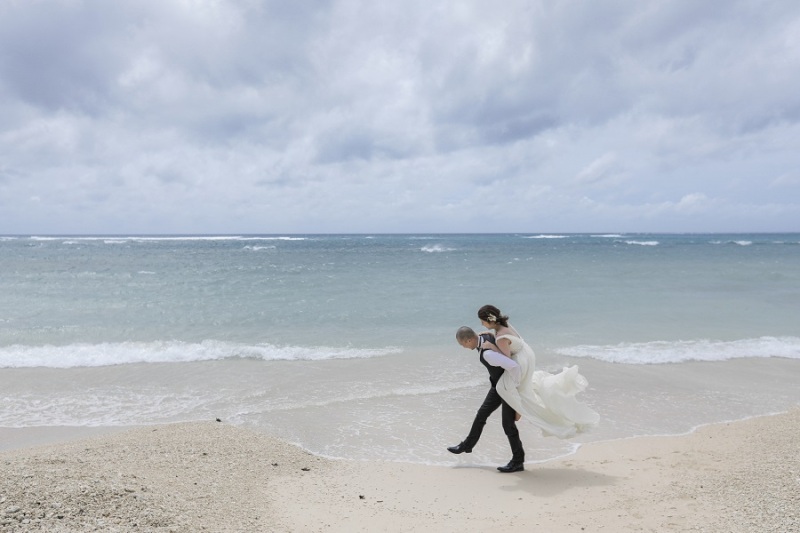 ビーチにておんぶ♪♪