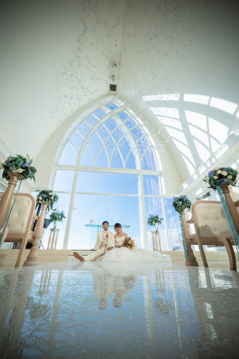 階段に座ってカジュアルに♡