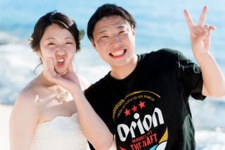 宮古島で小物をたくさん使ったビーチショットを♡