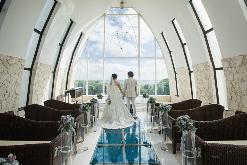 バージンロードに掛けて、後ろ姿を撮りました～