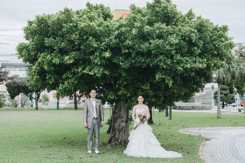 大きなガジュマルの木と撮りました~!