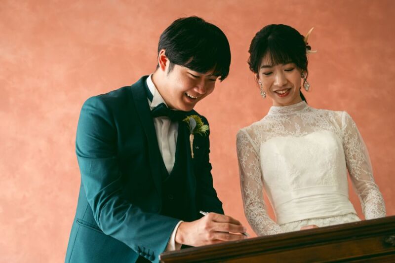 Wedding証明書へサインを。