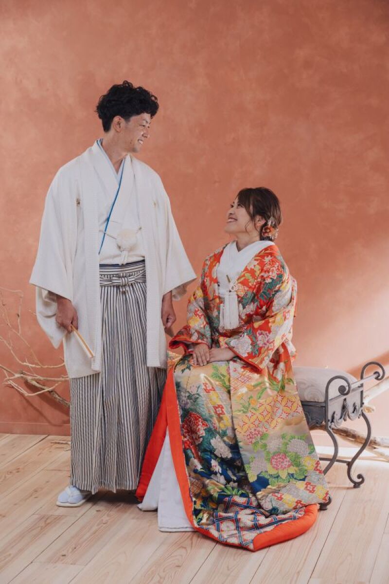 新郎様を見上げる新婦様