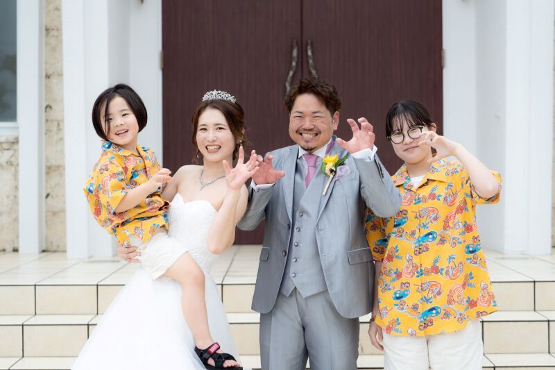 《チャペル&ビーチフォトツアー》Familyでハイ!シーサー!