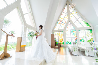 華やかなステンドガラスが素敵！！アラマンダチャペルフォト～～♡