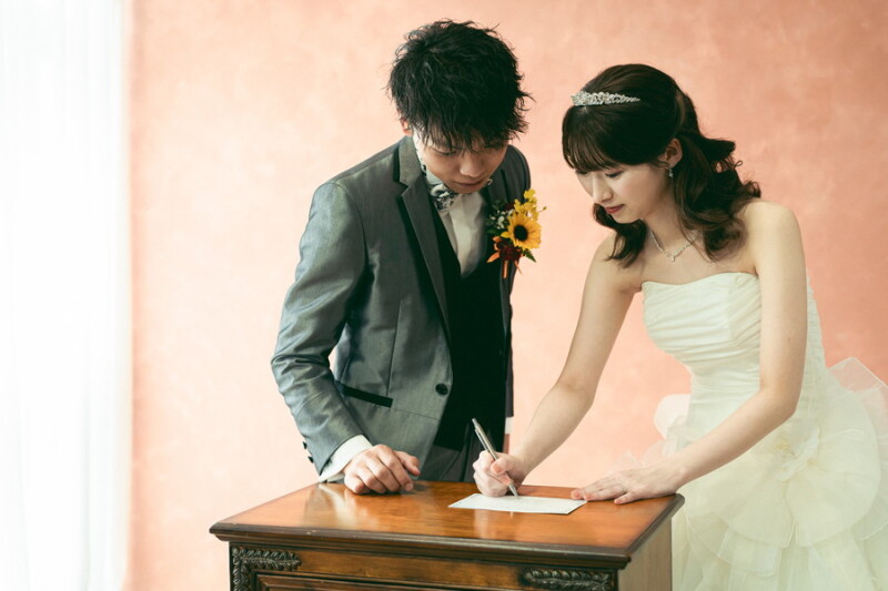 結婚証明書にサイン♪