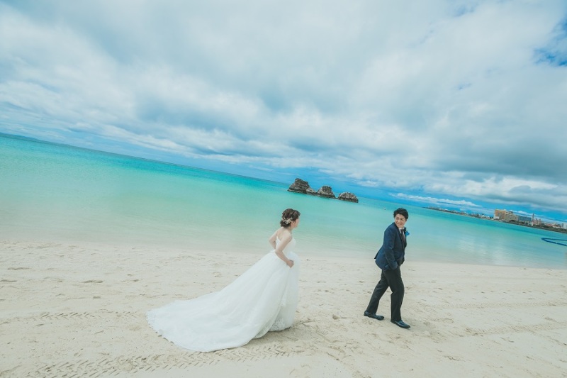 ご新婦様のドレスはトレーン長めです~♡