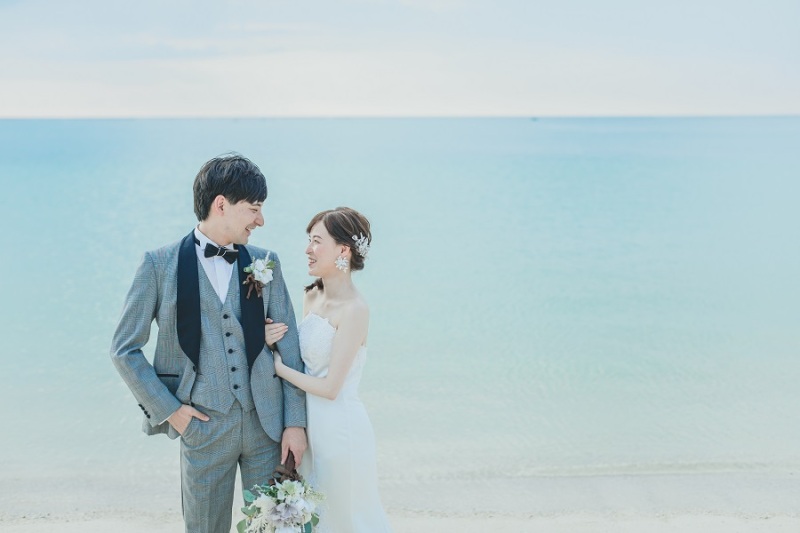 ご新郎様の蝶ネクタイがお似合いです♪