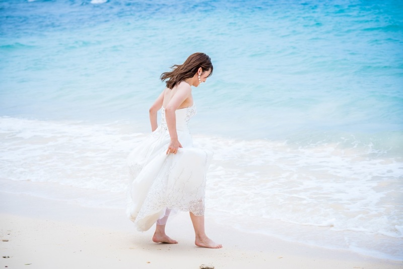 ご新婦様は海に入ります~♪