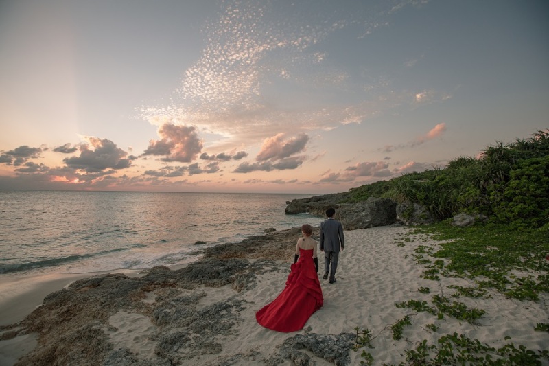 サンセットにはカラードレスも良いかも~!