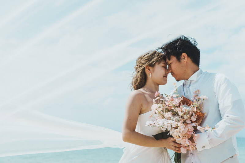 ビーチ撮影ではベールを使った素な写真も◎