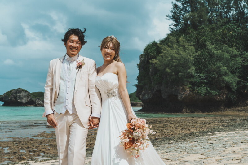 青い海と笑顔が輝くビーチフォト☆