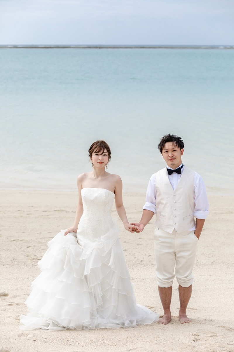 新婦さまのドレスは綺麗めデザインです。