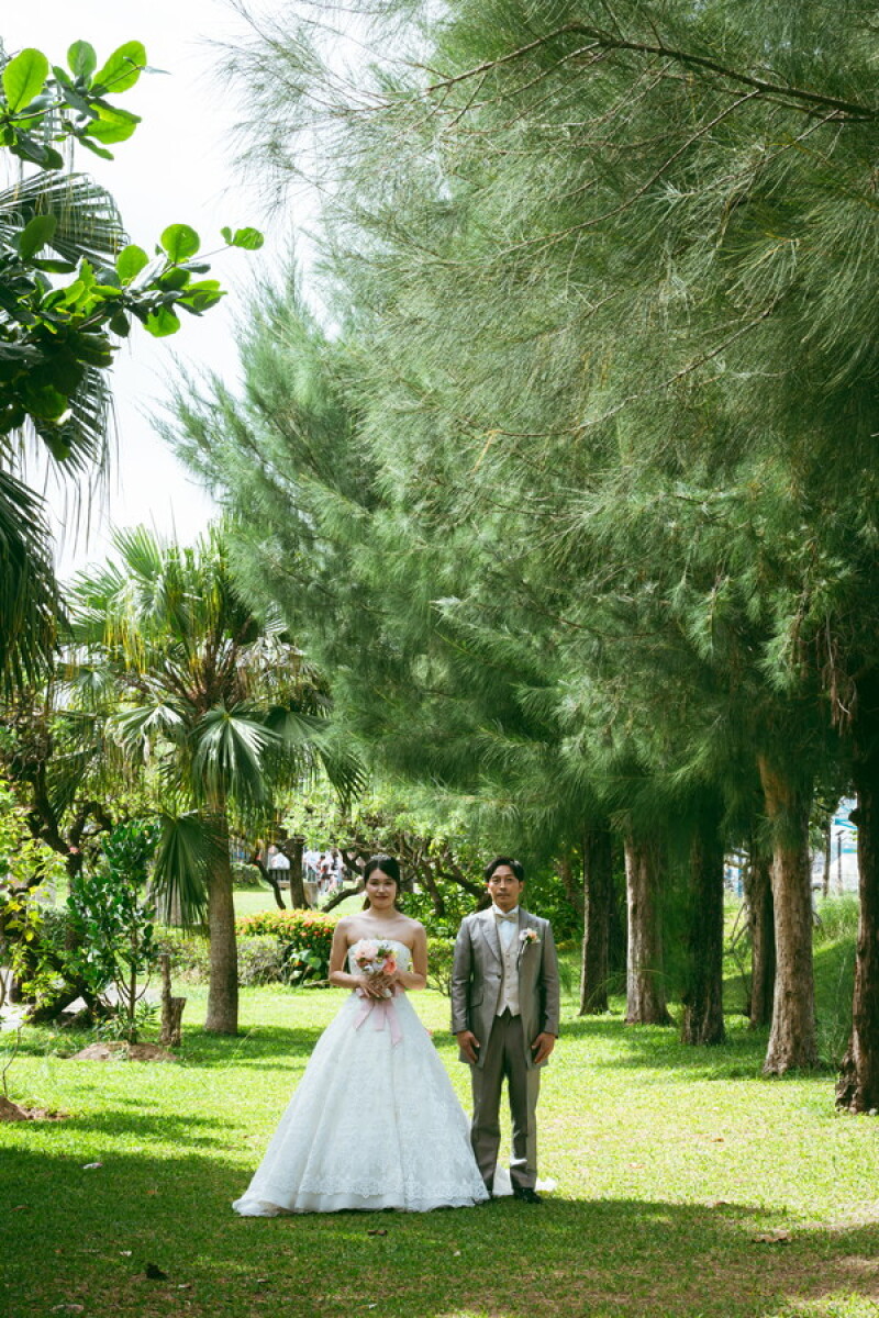 並んで歩くおふたり