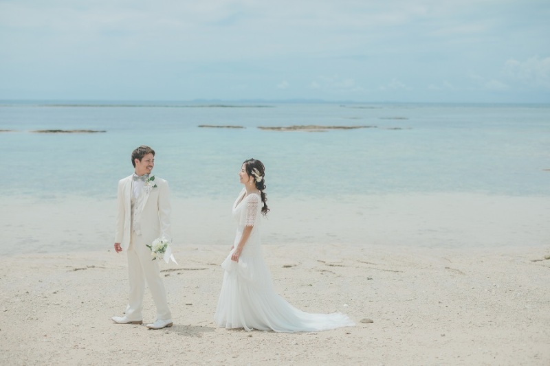 ビーチを歩くシーンを撮影中♪