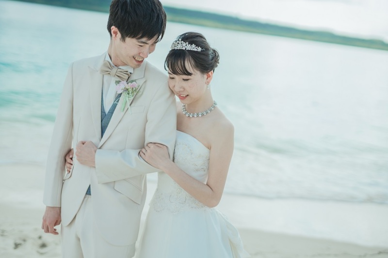 花嫁さんとティアラ、とってもお似合いです♡