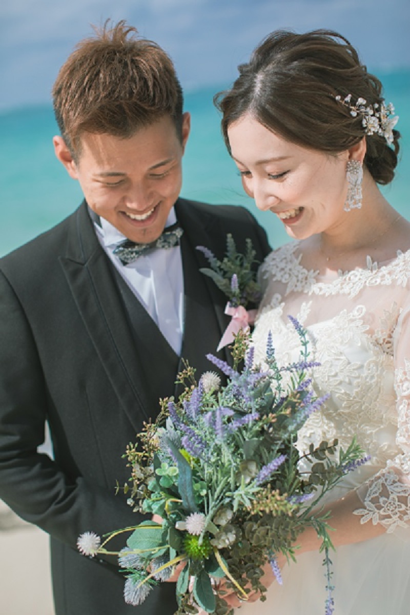ブーケを見つめるお二人♡