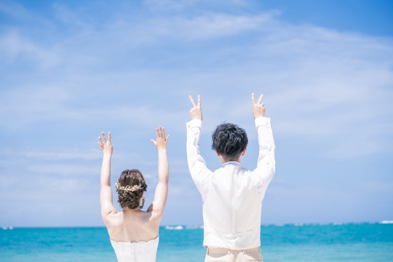 お二人でビーチに向かってポージングを決めました~