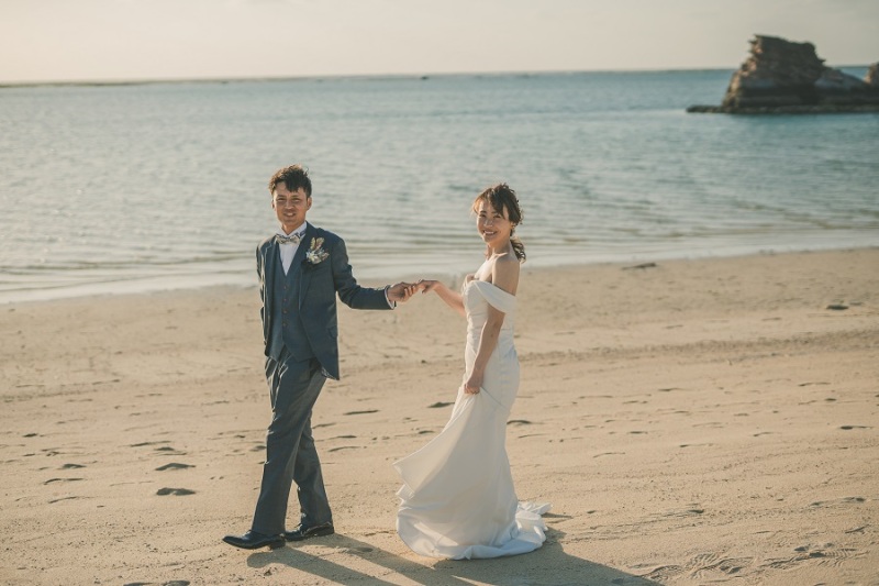 手を繋いで撮影していますよ~♪