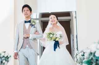 ビーチとチャペルのウェデングフォト♡