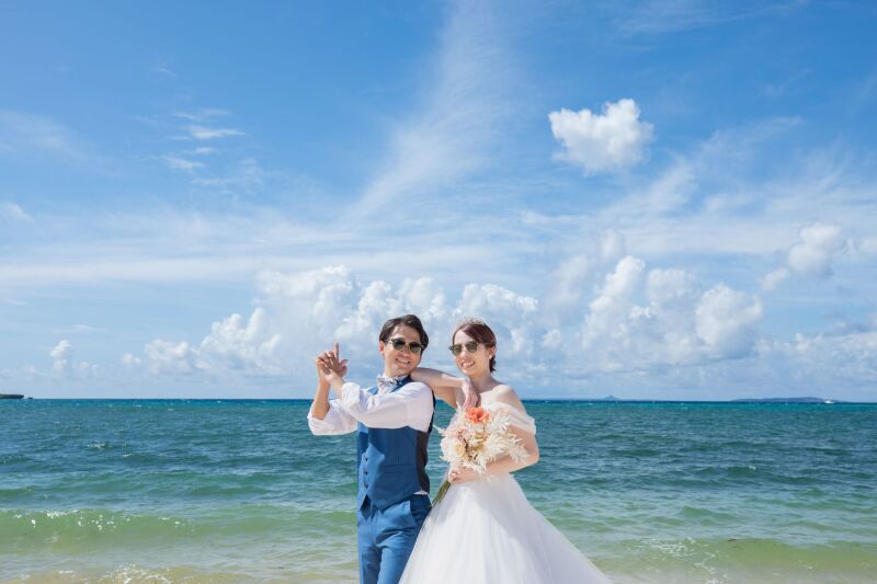 サングラスをかけて