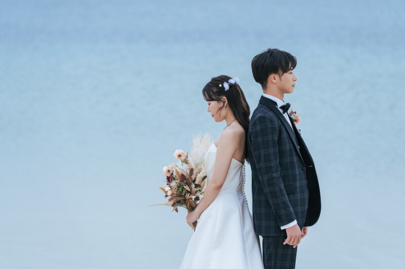 背中合わせ
