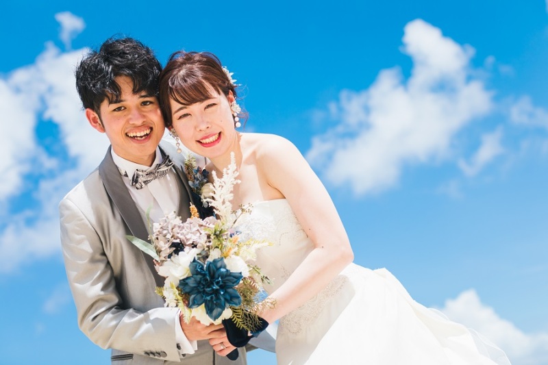 レンズにブーケを突き出していますよ～！