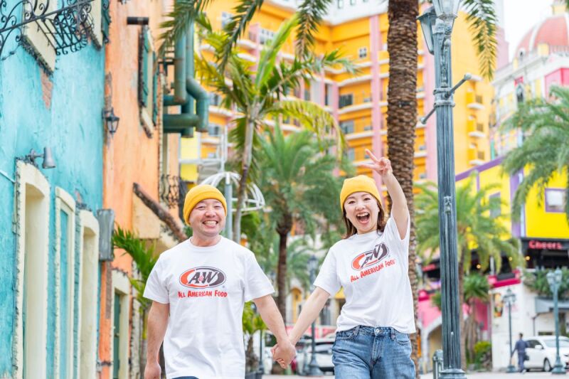 仲良く手を繋いで❤