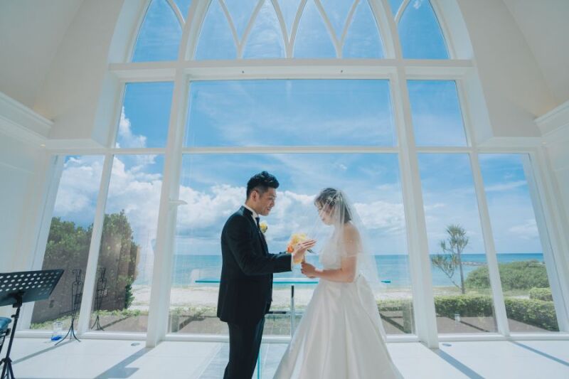祭壇からの自然光に包まれて♡