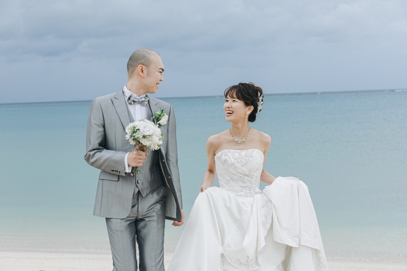花嫁さんはAラインのウエディングドレスです♡