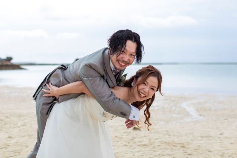 新婦様がおんぶ❔❕(笑)