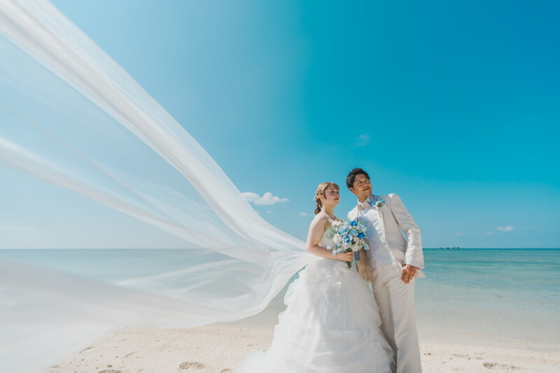 ベールが舞うビーチショット