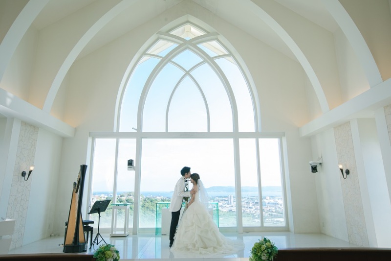 祭壇の上でウエディングキスしちゃいました♡