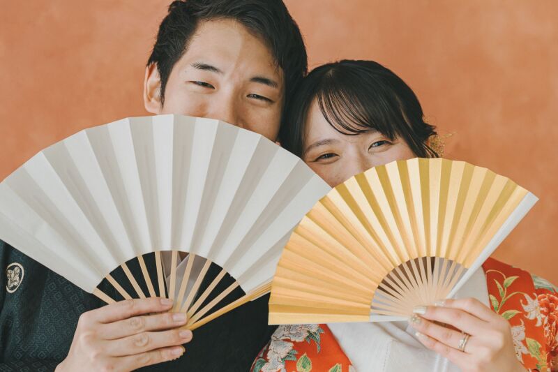 口元を隠して～