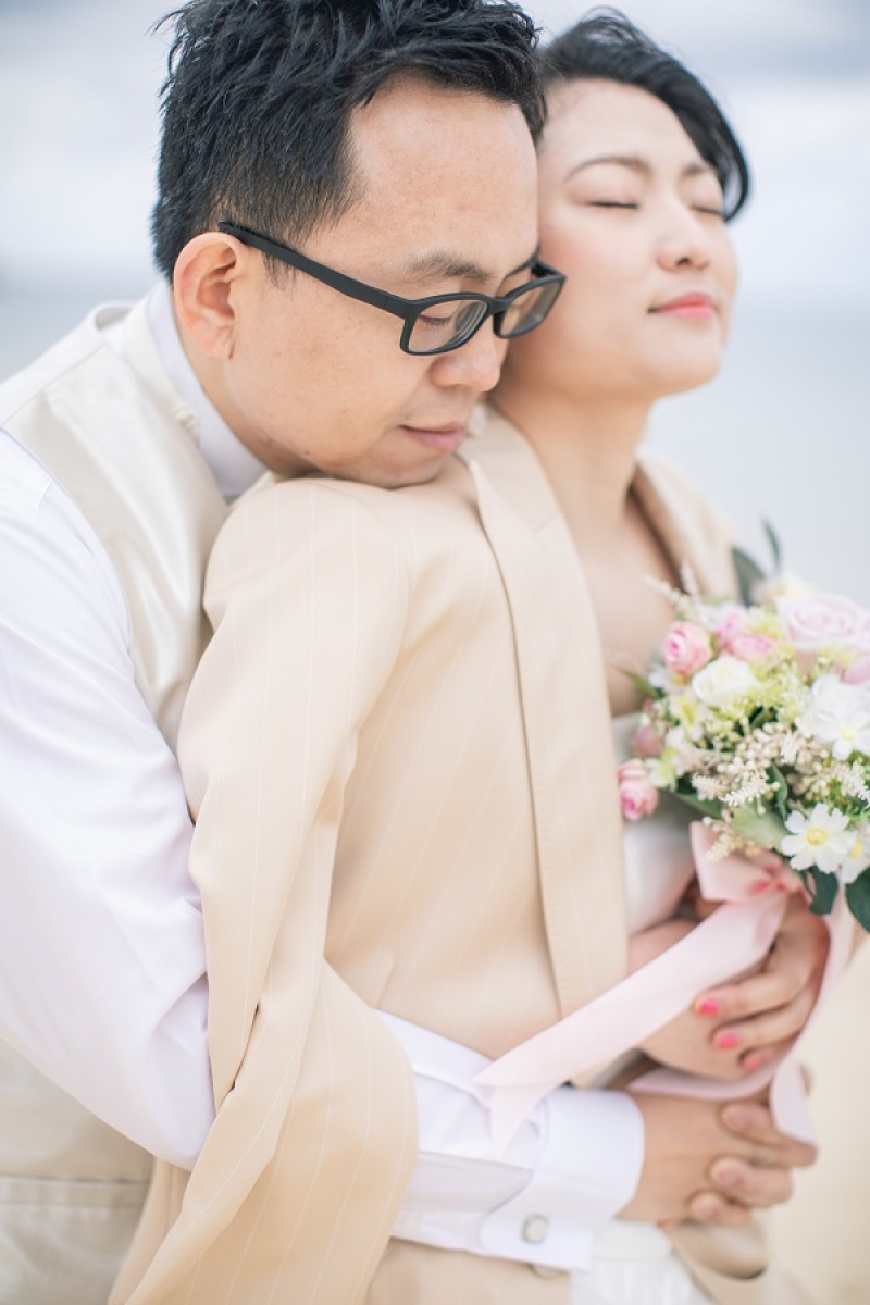 ご新婦様にジャケットを羽織って撮りました♪