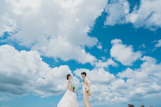 鮮やかなバージンロードでのウェディング♡