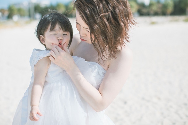 お子様をイタズラしちゃいました♪