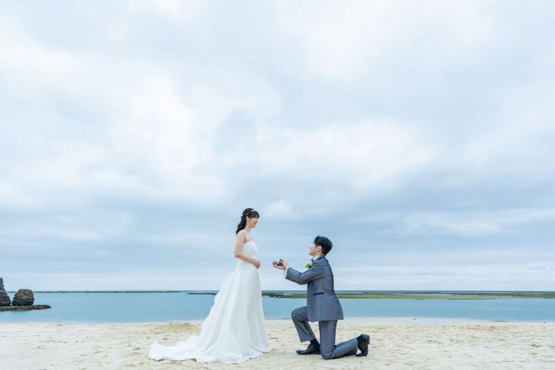 膝をついて・・僕と結婚してください!