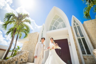 青空の下でのウェディングフォト♡♡