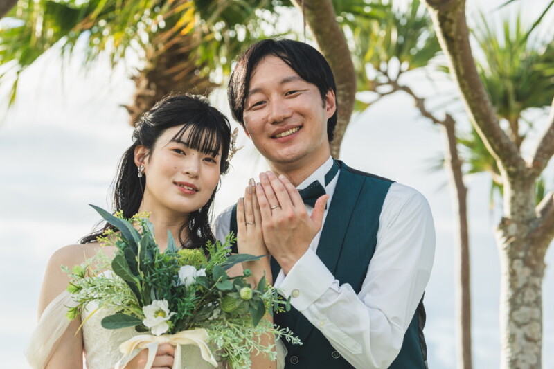 ヤシの木をバックに~~