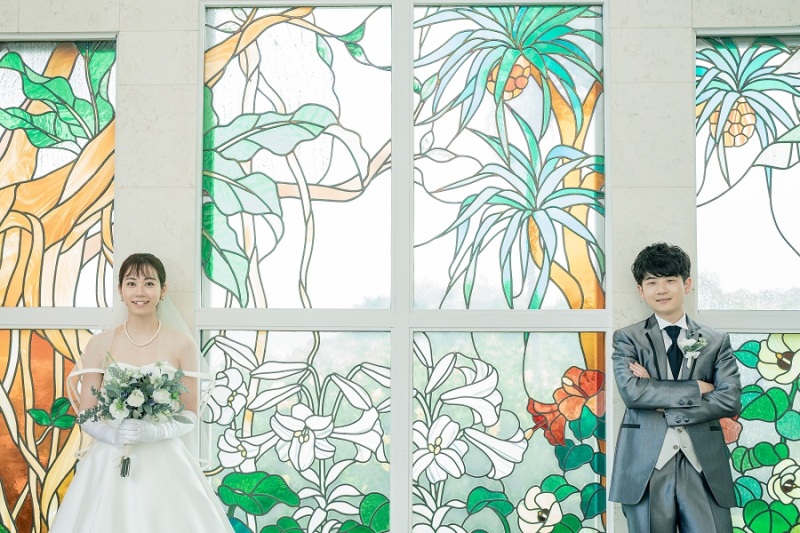 ステンドガラスを背景に撮りました~!!