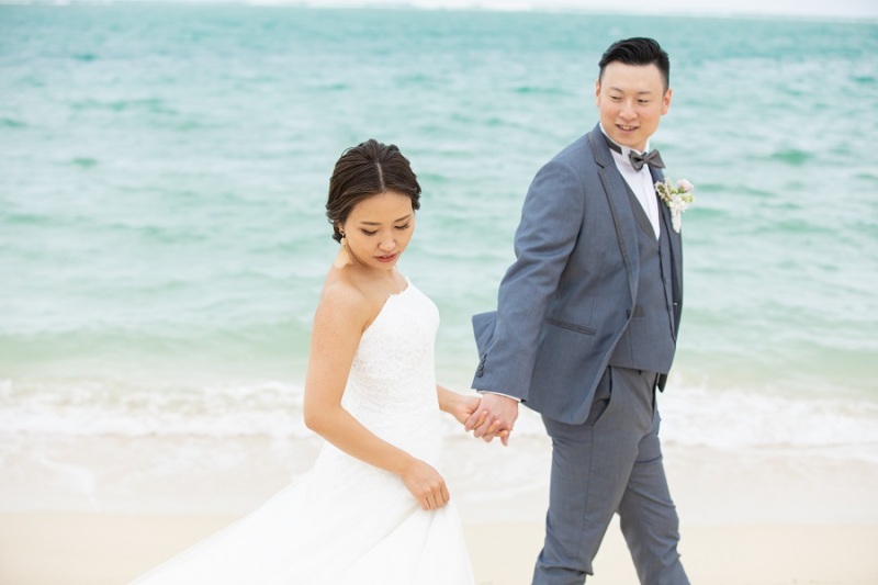 浜辺を散歩していますよ～