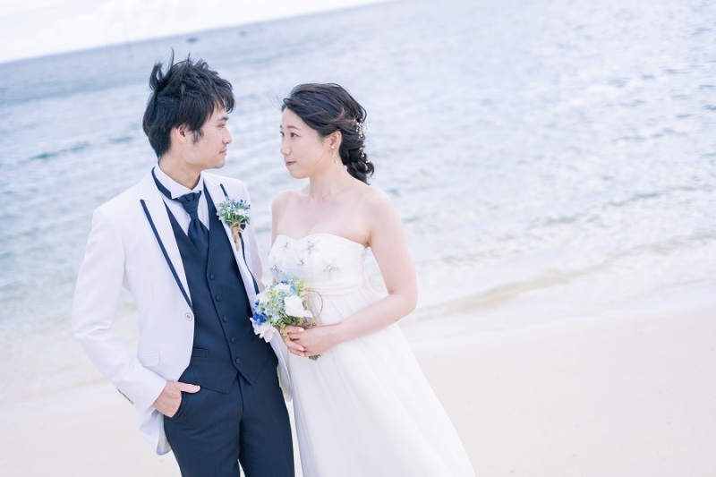 ご新婦様はスレンダー系ドレスをチョイス!