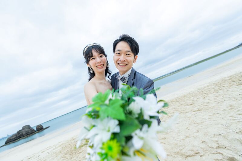 カメラにブーケを突き出して~~