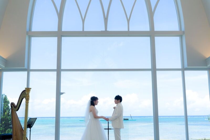 夏空の下でチャペル&ビーチ撮影
