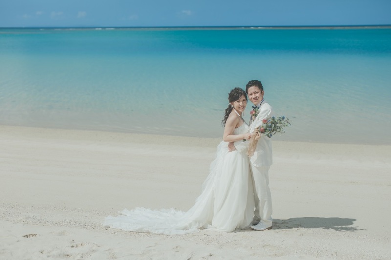 スレンダー系のドレスはトレーンが長くて綺麗です~