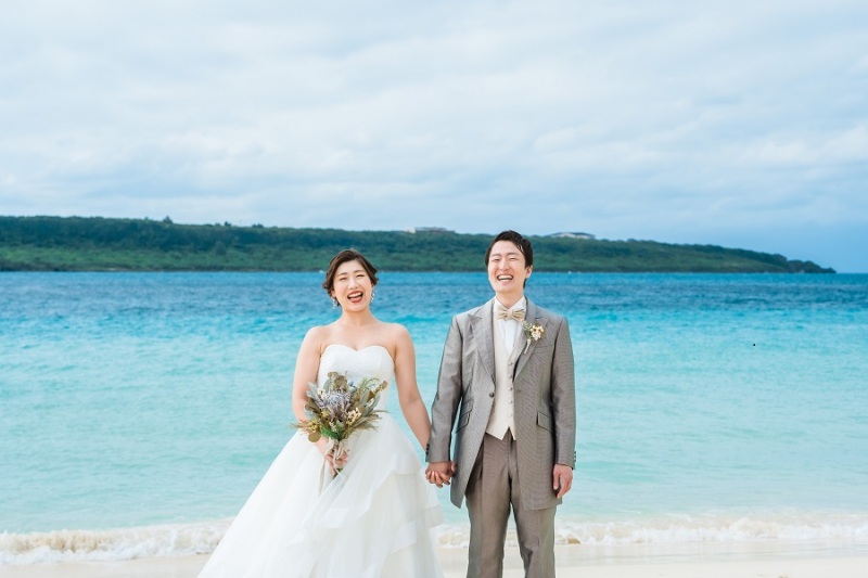 宮古島の海をバックに☆