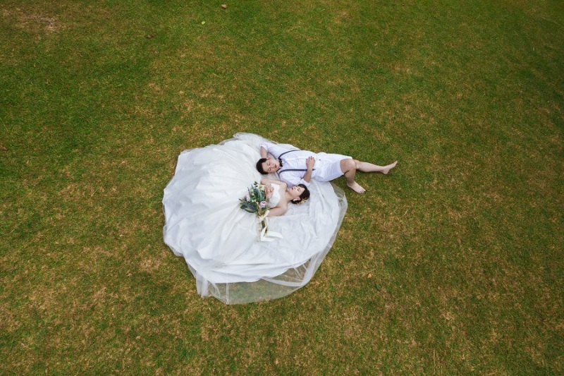 最後には芝生の上で寝そべってみました♪