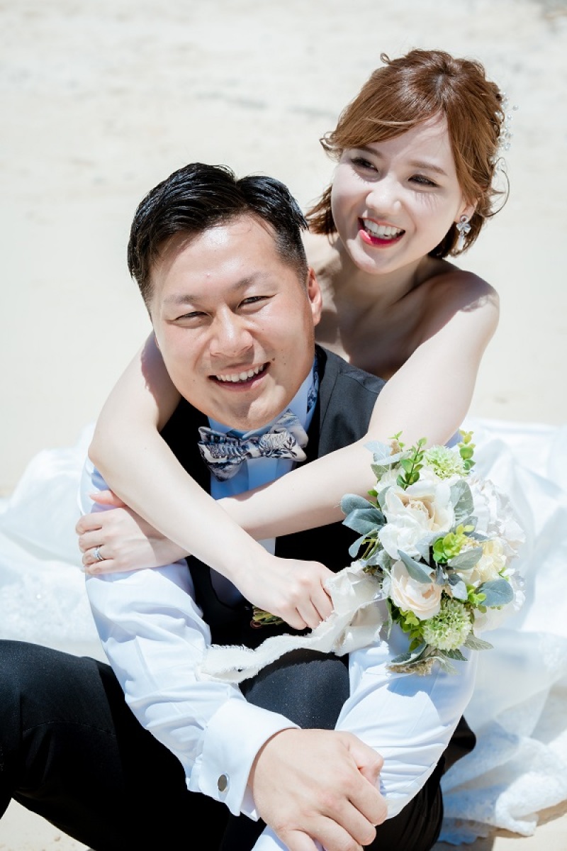 後ろからギュッとハグしちゃいました～♪